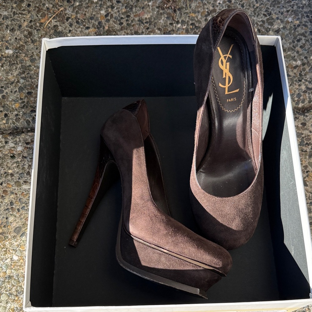 Yves Saint Laurent Tribute Platform Pump